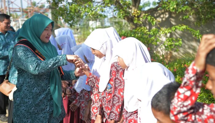 Bunda PAUD Aceh Besar Tinjau SDN Kandang Pulo Aceh