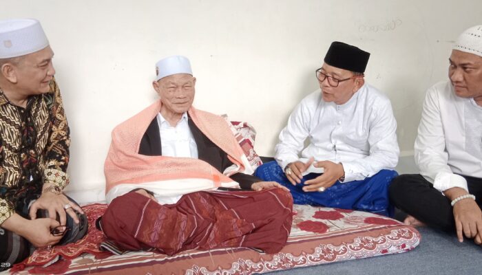 H Rahmatullah Bersilaturahmi Ke Ponpes Darul Munawwarah Kuta Krueng