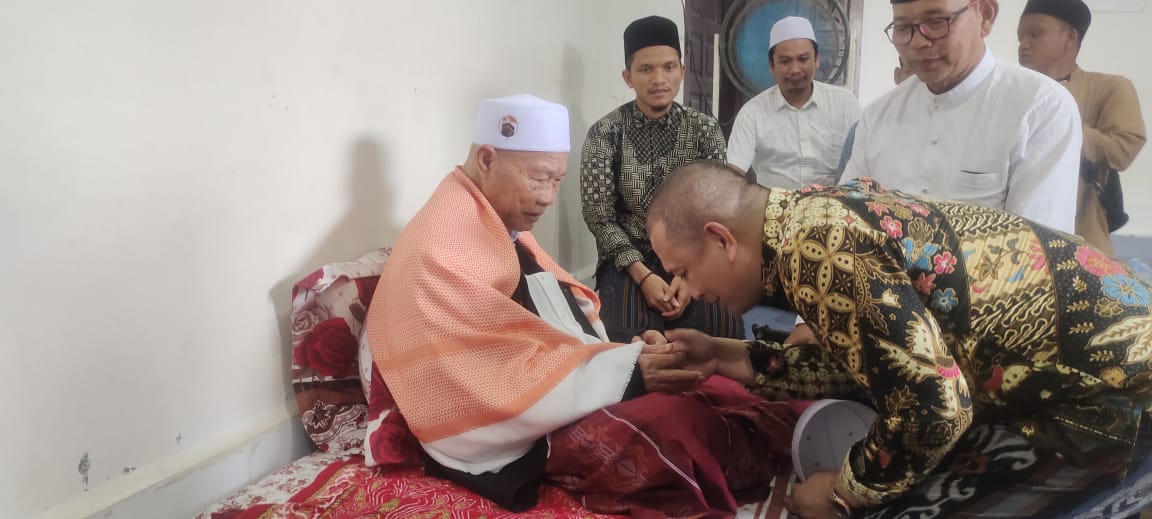 H Rahmatullah Bersilaturahmi Ke Ponpes Darul Munawwarah Kuta Krueng