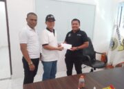 Ketua Umum KONI Deliserdang Serahkan Bantuan Dana Pelatihan Wasit/Juri Akuatik