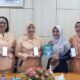 Ketua DWP Dinas PPSDM Provinsi Sumatera Utara Ny. M. Simatupang (dua dari kiri) beserta jajaran dan Assistan Manager Niaga dan Pemasaran Emmy Robiah (dua dari kanan).