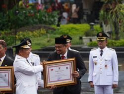 Diberikan Sekali Seumur Hidup, Bobby Nasution Raih Anugerah Tanda Kehormatan Satyalancana Karya Bhakti Praja Nugraha Atas Kinerja Tinggi Dan Inovatif