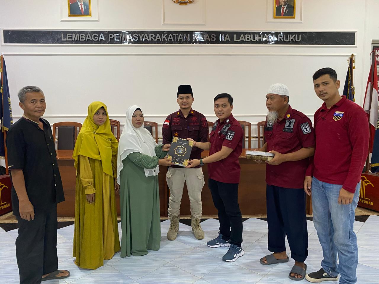 Lapas Labuhan Ruku Terima Bantuan 100 Alquran