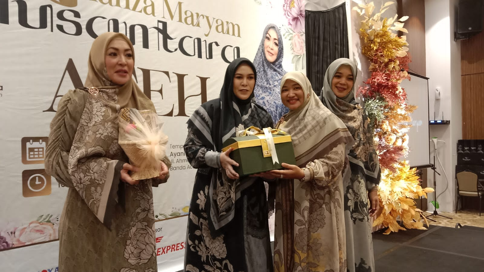 Cut Rezky Gunakan Gaun Khanza Maryam Pada Tour Nusantara Di Aceh