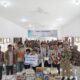 General Manager PLN UID Sumatera Utara, Saleh Siswanto (empat dari kanan) menyerahkan bantuan sembako, peralatan elektronik dan santunan kepada Direktur YAPENTRA Pdt. Linti Dongoran (lima dari kanan) beserta anak didik dan pengurus BAPENROHKRIS PLN UID Sumatera Utara, Jumat (26/4).