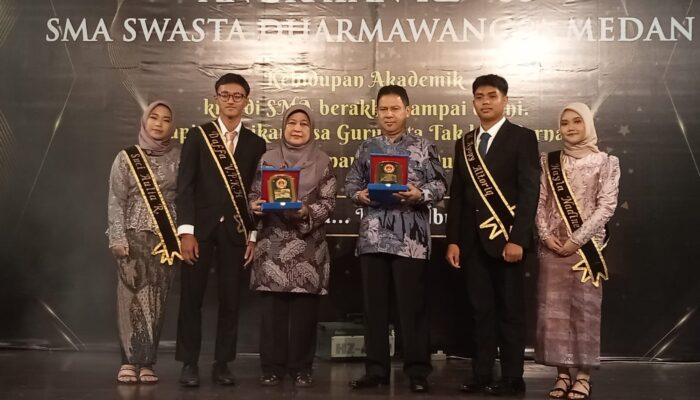 Pelepasan Siswa SMA Dharmawangsa Berlangsung Meriah