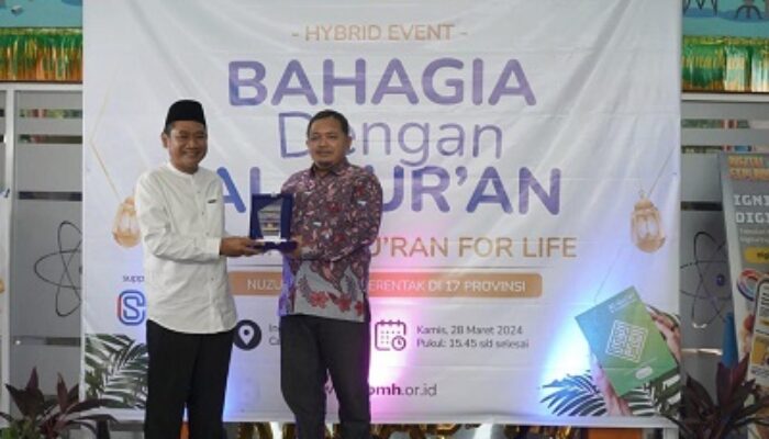 JNE Terima Penghargaan Tebar Sejuta Alquran Dari Baitul Maal Hidayatullah