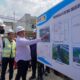 WALI Kota Medan Bobby Nasution, saat meninjau proyek Floodway Sei Sikambing - Belawan yang berada di Jalan Asoka, Pasar 1, Kelurahan Asam Kumbang, Kecamatan Medan Selayang, Selasa, (16/4). Waspada/Ist