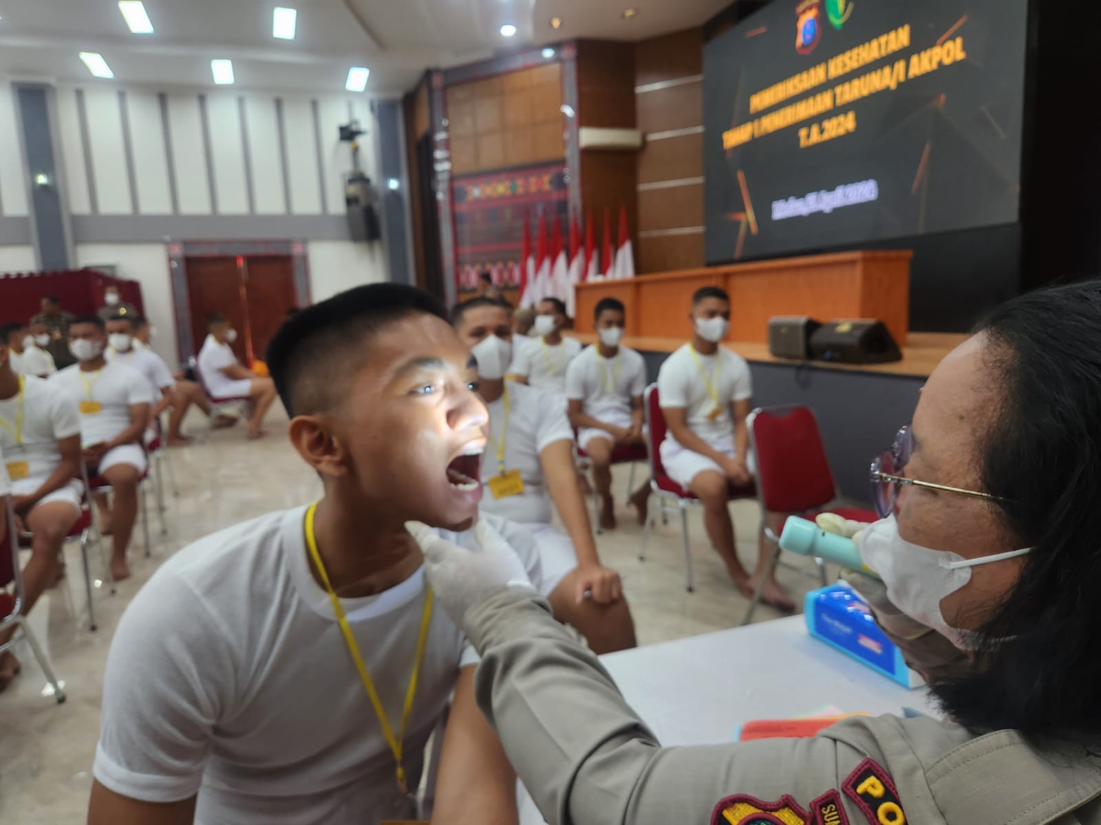 TAHAPAN seleksi penerimaan anggota Polri Tahun 2024 di Mapolda Sumut, Selasa (23/4). Waspada/Ist