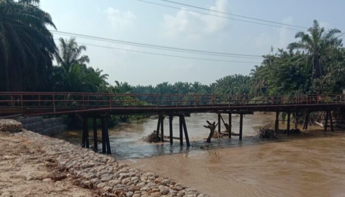 PTPN IV Regional II Bangun Bronjong Jembatan Penghubung Warga Di Padanglawas