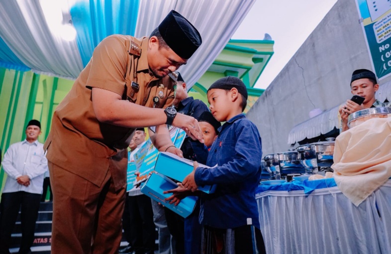 Safari Ramadan di Masjid Al Amin, Bobby Nasution: Jadikan Penghujung Ramadan untuk Perbaiki Diri