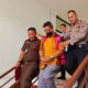 TERSANGKA MB saat ke luar dari Gedung Kejari Medan, Selasa (2/4). Waspada/Rama Andriawan