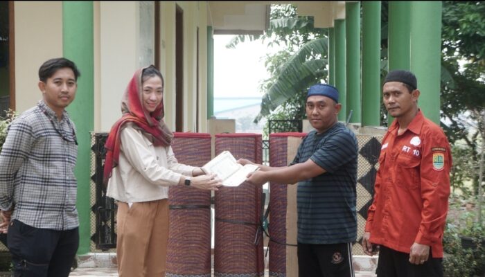 Berbagi Kebahagiaan di Ramadhan 1445 H, Sinar Primera Group Salurkan Wakaf Alquran