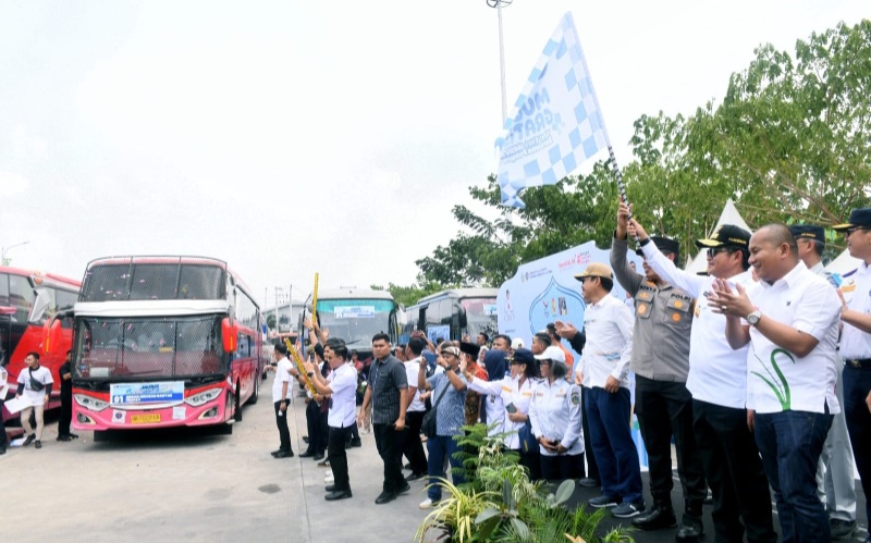 Pj. Gubsu Lepas 66 Bus Mudik Gratis