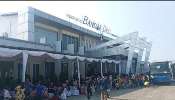 KM Kelud Tiga Jam Telat Sandar, Ribuan Penumpang Padati Pelabuhan Belawan