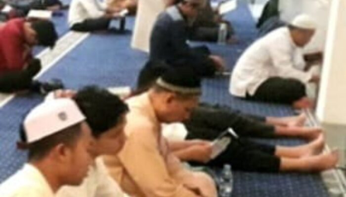 1.050 Umat Islam Iktikaf Di Masjid Agung