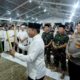 PJ Gubsu Hassanudin memukul bedug, menandai dan mengumandangkan takbir, menyambut Hari Raya Idul Fitri 1445 H. Waspada/Ist