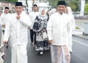 Pj. Gubsu Berbaur Dengan Warga Shalat Idul Fitri