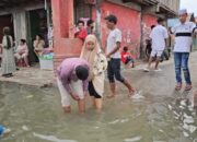 Banjir Rob Tak Menghalangi Warga Belawan Untuk Bersilaturahmi Idul Fitri