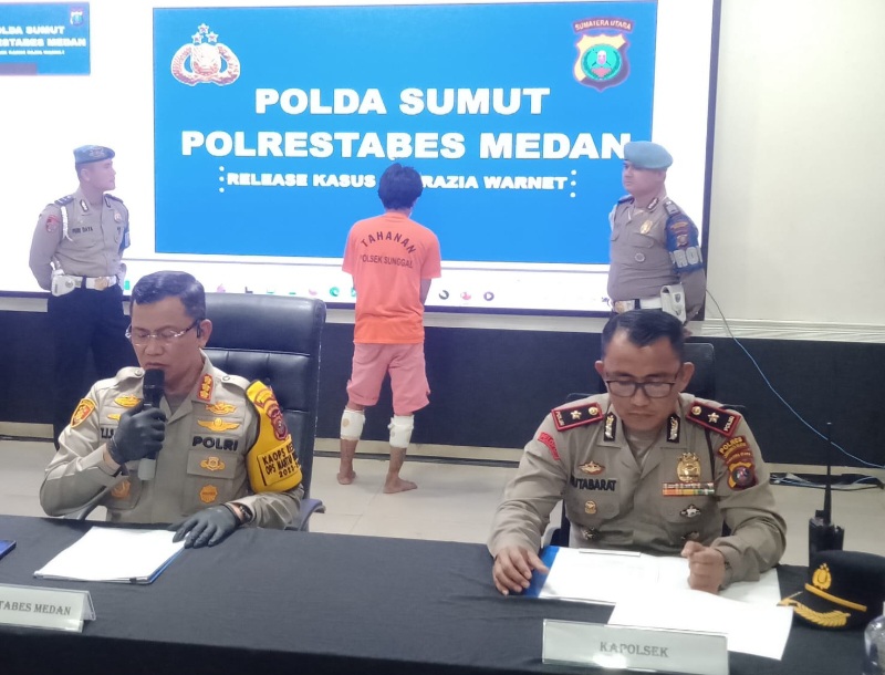 KÀPOLESTABES Medan, Kombes Pol TJS Marbun, didampingi Kapolsek Sunggal, Kompol Bambang Gunanti Hutabarat saat memberikan keterangan kepada wartawan di Mako Polrestabes Medan, Rabu (17/4). Waspada/Andi Aria Tirtayasa