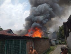 Delapan Rumah Di Asrama Kodam I/BB Medan Perjuangan Terbakar
