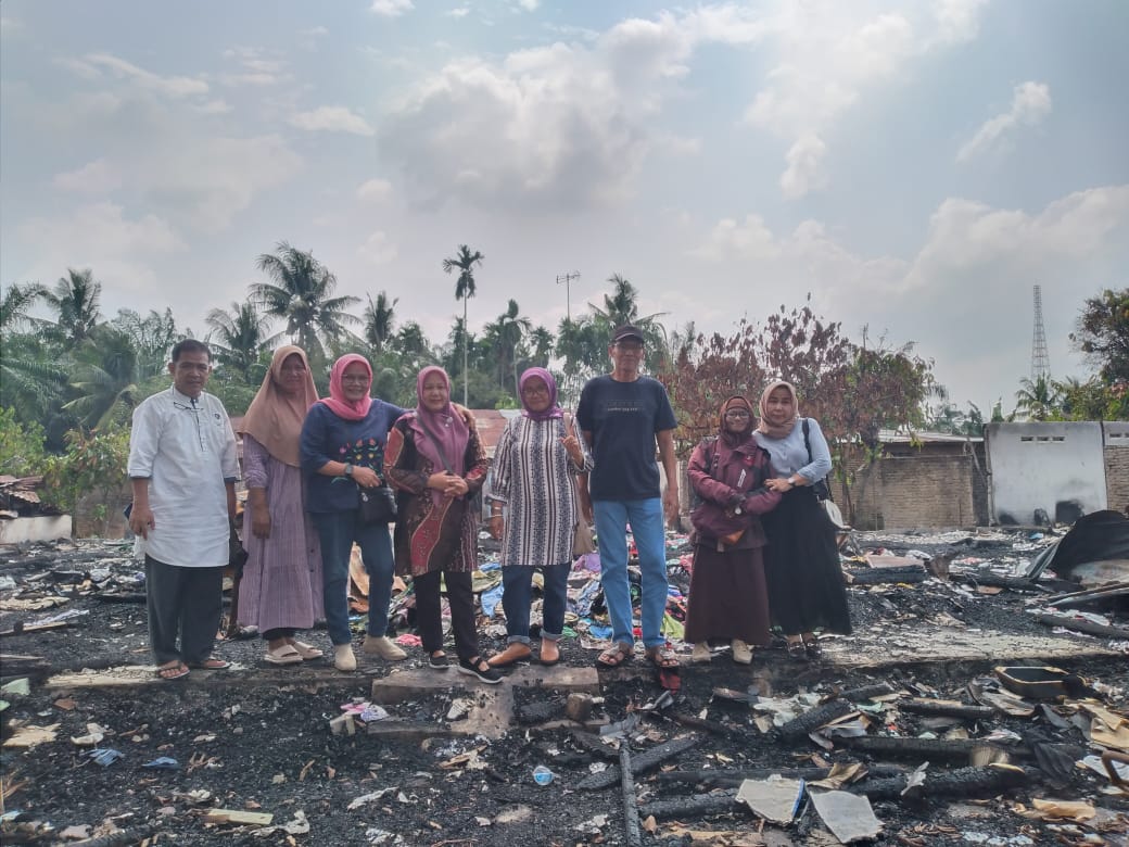 Le’MANKers’86 Tebingtinggi Serahkan Donasi Korban Kebakaran