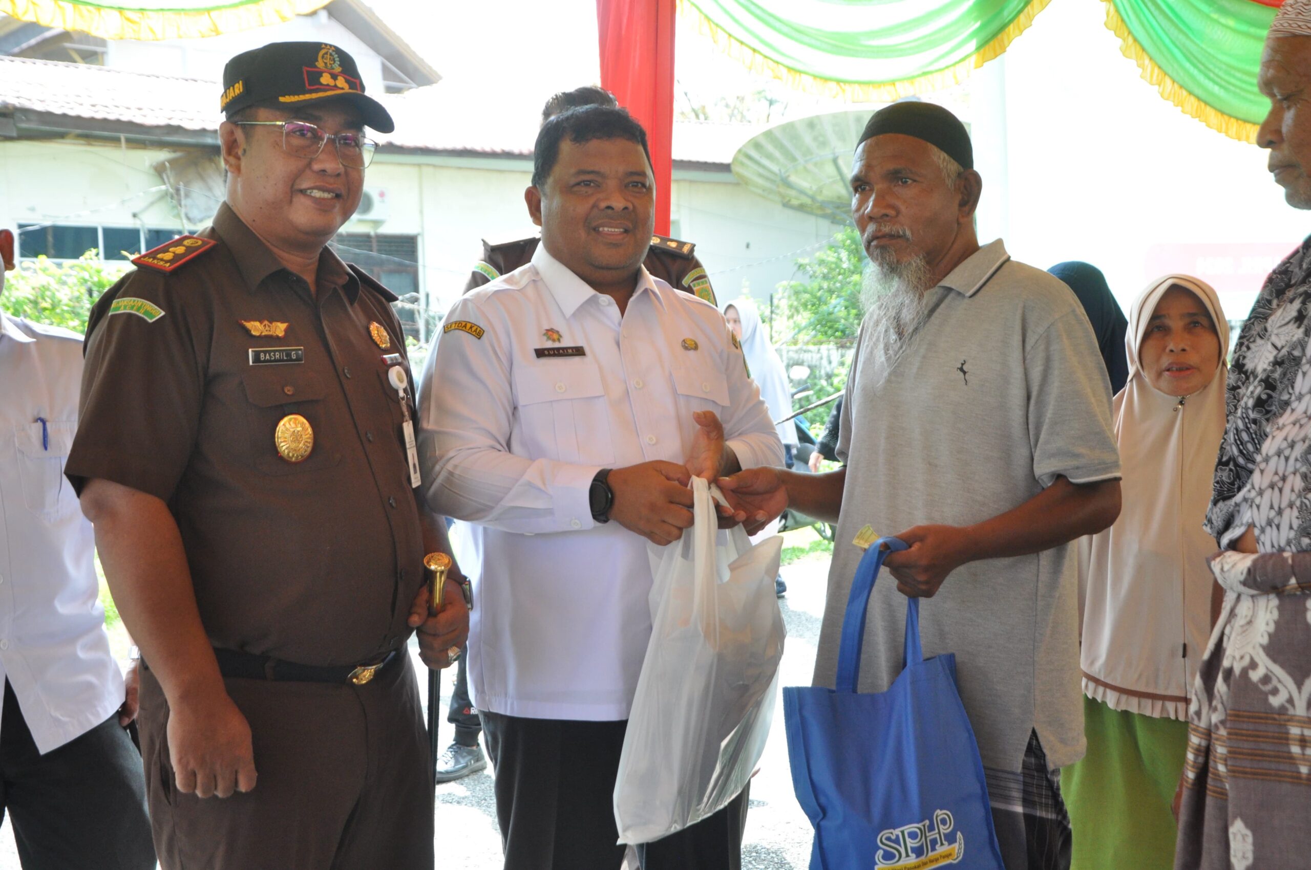 Bazar Pangan Murah Pemkab Dan Kejari Aceh Besar Disesaki Warga