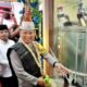 Kapoldasu Irjen Pol Agung Setya Iman Efendi, disaksikan Bupati Radiapoh H Sinaga, melakukan pengguntingan pita pada peresmian gedung baru Polsek Parapat, Kamis (4/4).(Waspada/ist).