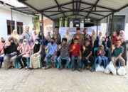 Ketua Persakmi Aceh Bagi Sembako Untuk Penderita TBC