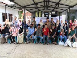 Ketua Persakmi Aceh Bagi Sembako Untuk Penderita TBC