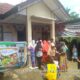 Masyarakat terlihat rela mengantre di bawah terik matahari, agar bisa mendapat bahan pangan murah menjelang Hari Raya Idulfitri 1445 H, Kamis (4/4) kamarin. WASPADA/Ariefh