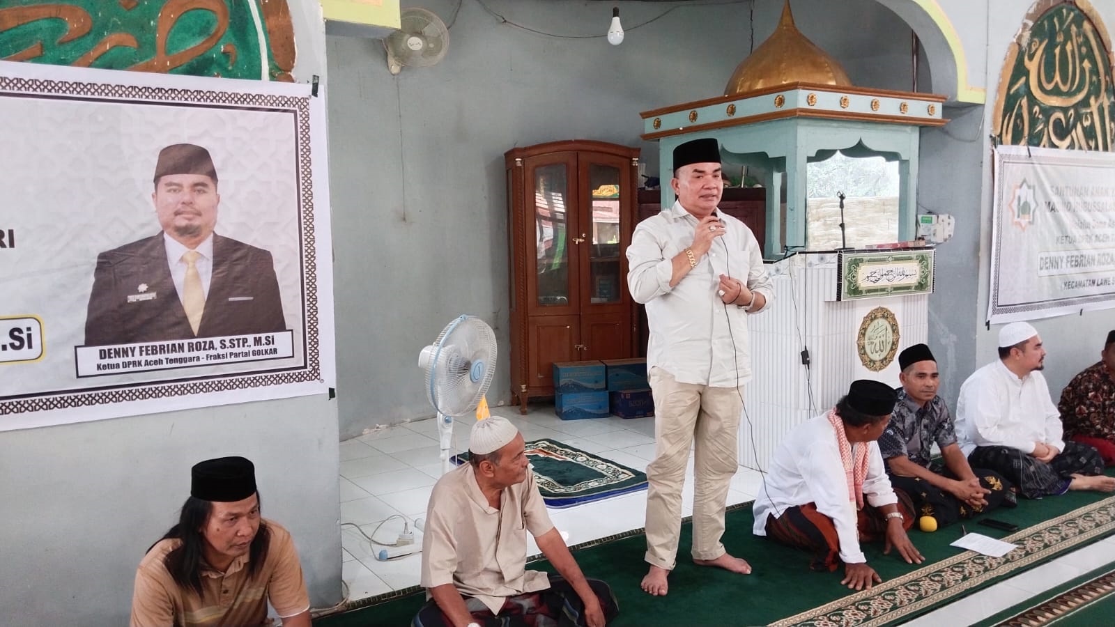 Berbagi Kebahagian, Salim Fakhry Serahkan Santunan Anak Yatim Piatu