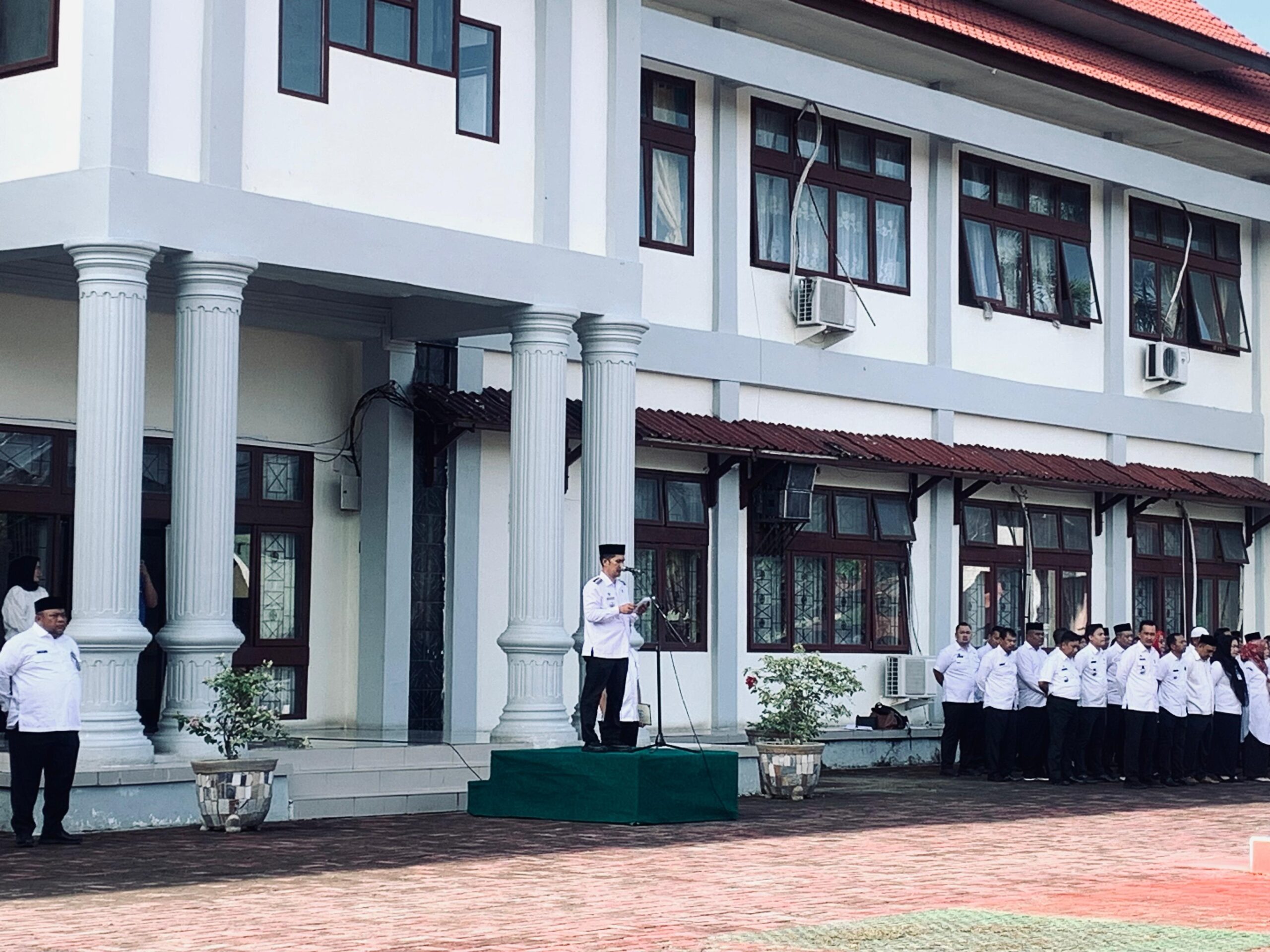 Pemkab Agara Gelar Apel Gabungan Diwarnai Saling Memaafkan Pemkab Agara Gelar Apel Gabungan Diwarnai Saling Memaafkan