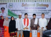 Pj Bupati Syakir saat memberikan bantuan kemakmuran Masjid. Waspada/Seh Muhammad Amin