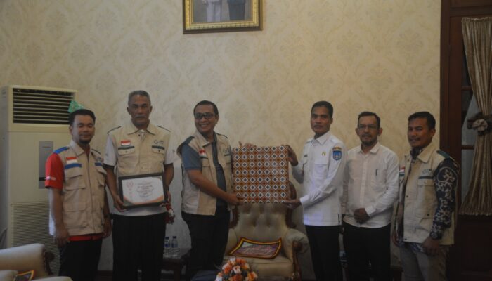 YBM PT PLN UP3 Langsa Salurkan Zakat