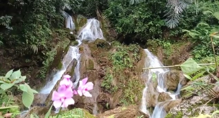 Air terjun Aek Sialang di Desa Aekbargot Kecamatan Sosopan, menyimpan potensi wisata alam yang membutuhkan sentuhan. Waspada/Ist