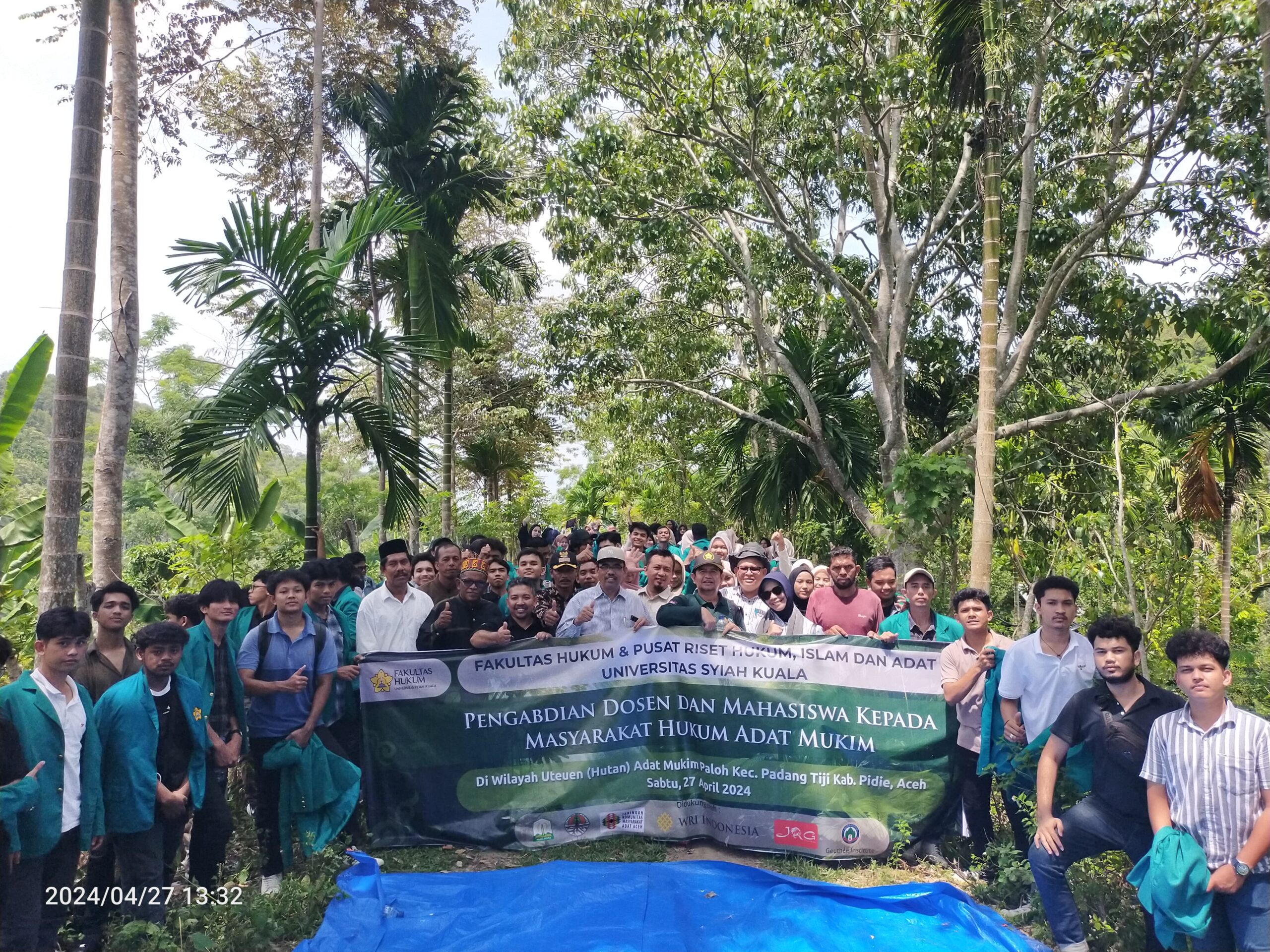 Dosen dan Mahasiswa Fakultas Hukum Universitas Syiah Kuala, Banda Aceh melaksanakan kuliah lapangan sekaligus pengabdian kepada Masyarakat Hukum Adat Mukim Paloh, Kecamatan Padang Tiji Kabupaten Pidie, Sabtu (27/4). (Waspada/Ist)