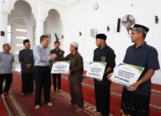 Rumah Amal Masjid Jamik USK Serahkan Zakat Untuk 140 Fisabilillah