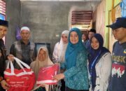 Pj Bupati Agara Didampingi Istri Salurkan Bantuan Kursi Roda Cerebral Palsy