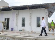 Bupati Sergai H Darma Wijaya meninjau bangunan khusus untuk UMKM yang terletak di Rest Area KM 65 Tol Medan-Tebingtinggi. Waspada/ist