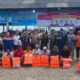 JURUMUDI menerima life jacket untuk menjaga keselamatan operasional di laut. Waspada/Ist