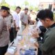 KAPOLRES Humbahas, AKBP Hary Ardianto, SH., SIK., MH monitor pemeriksaan urine personel Polres Humbahas. Waspada/Ist