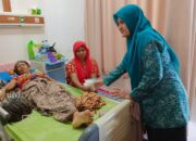 Ratusan Takjil Dibagikan Ke Pasien RS Dan Pengguna Jalan