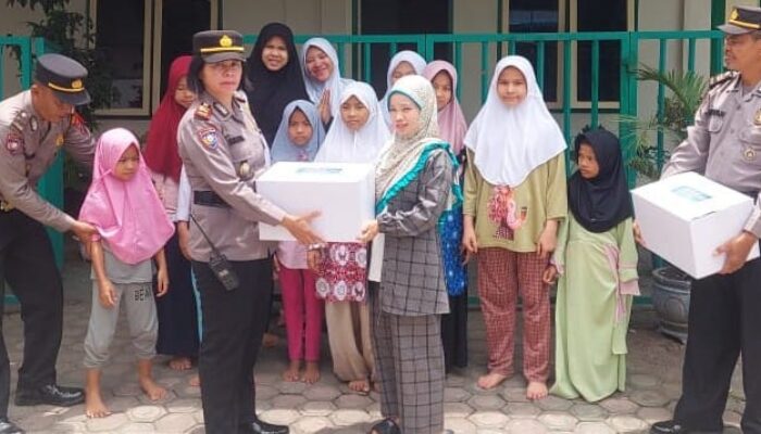 Polres P.Siantar Serahkan Bingkisan Idulfitri Kapoldasu Ke Panti Asuhan