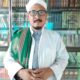 Tgk Rusli Daud: Islam Mencela Hidup Boros T.Mansursyah/050424 ACEH BESAR(Waspada): Islam mencela perbuatan yang membelanjakan harta atau hidup secara boros. Orang-orang Islam bersifat boros dalam membelanjakan harta umumnya karena dorongan setan, untuk terus-terusan tidak merasa puas dan cukup. Sikap boros adalah termasuk sifat setan dan setan itu sangat ingkar kepada Tuhannya. Pimpinan Dayah Mishrul Huda Malikussaleh Banda Aceh, Tgk Rusli Daud, SHI, M. Ag menyampaikan hal tersebut dalam khutbah Jumat di Masjid Babul Maghfirah, Tanjong Seulamat, Kecamatan Darussalam, Jumat(05/04/24) bertepatan dengan 25 Ramadhan 1445 H. Oleh karena itu, penting dalam mengelola uang atau harta untuk senantiasa merasa cukup dan mengelola harta sesuai dengan kebutuhannya, tetapi tidak juga dengan melakukan penimbunan harta. Ia mengajak umat Islam, supaya menggunakan rupiah sesuai dengan fungsinya sebagai penyimpan nilai dan selalu hidup hemat dalam membelanjakan uang. Hal ini akan mendorong orang Islam dan masyarakat luas untuk tetap paham fungsi rupiah dan menjalankan konsep uang secara Islam. Menurut anggota MPU Banda Aceh ini, Islam lahir sebagai agama yang mengatur pola kehidupan manusia, baik dalam berinteaktif dengan Allah (vertikal), berinteraktif dengan makhluk (horizontal) bahkan bagaimana manusia mengatur segala hal untuk dirinya sendiri. Manusia yang bisa mengatur dirinya dengan baik maka Allah akan membalas dengan baik, sementara manusia yang tidak bisa mengatur dirinya dengan baik, maka akan jauh kebaikan darinya. “Salah satu hal yang harus di perhatikan adalah pola makan, karena pola makan ini sangat tergantung bagaimana kita mengelola uang. Dalam kitab Sirus Salikin sudah di atur adab adabnya, baik adab sebelum, sedang dan sesudah makan,” ujarnya. Mayoritas manusia yang sudah diberi mapan oleh Allah pada hartanya akan menghambur-hamburkan uang nya pada belanja. Ini karakter yang sangat melekat pada diri manusia. Khususnya yang hidup di era zaman now sekarang ini. Merasa kurang percaya diri, bila harta yang banyak tidak dipergunakan untuk belanja kebutuhan yang lebih besar dan berbalut kemewahan. Tergiur dengan hal hal yang tidak terlalu penting baginya. “Mereka tergoda dengan kehidupan yang dilihat dari kehidupan kaum barat. Inilah kehidupan banyak manusia di era kekinian, lebih mudah beradaptasi dengan kehidupan mewah daripada hidup sederhana yang di ajarkan oleh agama kita sendiri,” tegas Waled Rusli, panggilan akrab, Tgk Rusli Daud. Agama sangat menginginkan ummatnya menjalani kehidupan yang baik jauh dari kehidupan glamor dan kemewahan, agama melarang membuang buang harta pada tempat yang tidak perlu atau berlebih-lebihan pada belanja. Dalam Al Qur’an Allah banyak memberi pesan agar dalam memenuhi kebutuhan hidup dijalankan secara sederhana dan bersahaja, tidak boros dalam pengeluaran rupiah, sedang-sedang saja. Ia menegaskan, pemborosan pada belanja bisa mengakibatkan ekonomi seseorang terguncang, berpotensi terjadinya kelumpuhan ekonomi, melahirkan banyak pengemis, tindakan kriminal dan penyimpangan, terlantarnya orang-orang yang menjadi tanggungan. Begitu pula bila sebuah negara melaksanakan kebijakan ini, maka anggarannya akan membengkak, malah akan mengalami kebangkrutan, tidak akan sanggup lagi menjalani program-program prioritas kerakyatan. Sebuah negara tidak akan mampu bertahan dalam situasi ekonominya sulit. “Hal-hal yang dilarang oleh Allah Swt yang berkaitan dengan pengelolaan harta atau uang, selain kegiatan penimbunan harta. Allah Swt juga melarang adanya pemborosan. Allah Swt tidak menyukai orang-orang yang kikir lagi bakhil dan Allah Swt juga tidak menyukai orang-orang yang melakukan pemborosan. Sikap boros misalnya, disamakan dengan perumpamaan bahwa boros adalah saudaranya setan,” pungkas Waled Rusli. (b02)