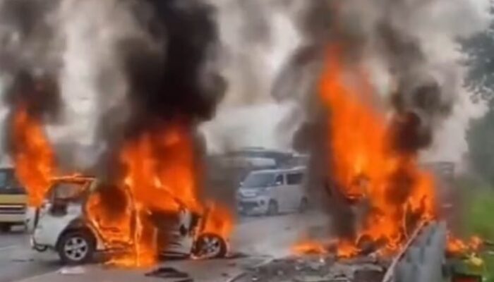 Laka Lantas Tol Cikampek KM 58 Renggut Nyawa 12 Orang