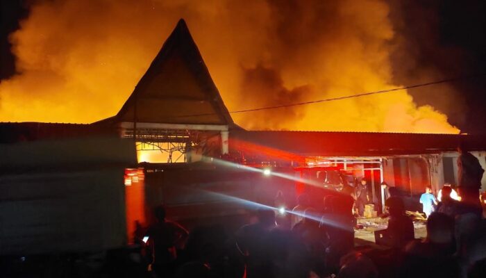 Ratusan Kios Dan Lapak Pasar Tradisional Tarutung Ludes Terbakar