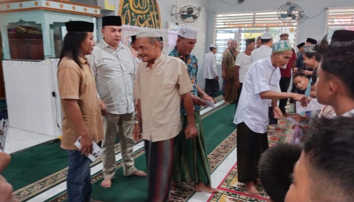 Berbagi Kebahagian, Salim Fakhry Serahkan Santunan Anak Yatim Piatu