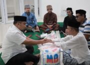Pj Bupati Muhammad Iswanto Tunaikan Zakat Fitrah Keluarga Besar Meuligoe