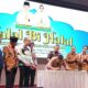 Bupati Deliserdang HM Ali Yusuf Siregar didampingi Ketua DPRD Deliserdang Zakky Shahri, SH, Sekdakab Deliserdang H. Timur Tumanggor, S.Sos, M.AP dan lainnya menandatangani prasasti peresmian Grha Bhinneka Perkasa Jaya pada Halal Bi Halal Pemkab Deliserdang, Selasa (16/4). (Waspada/Khairul K Siregar/B)